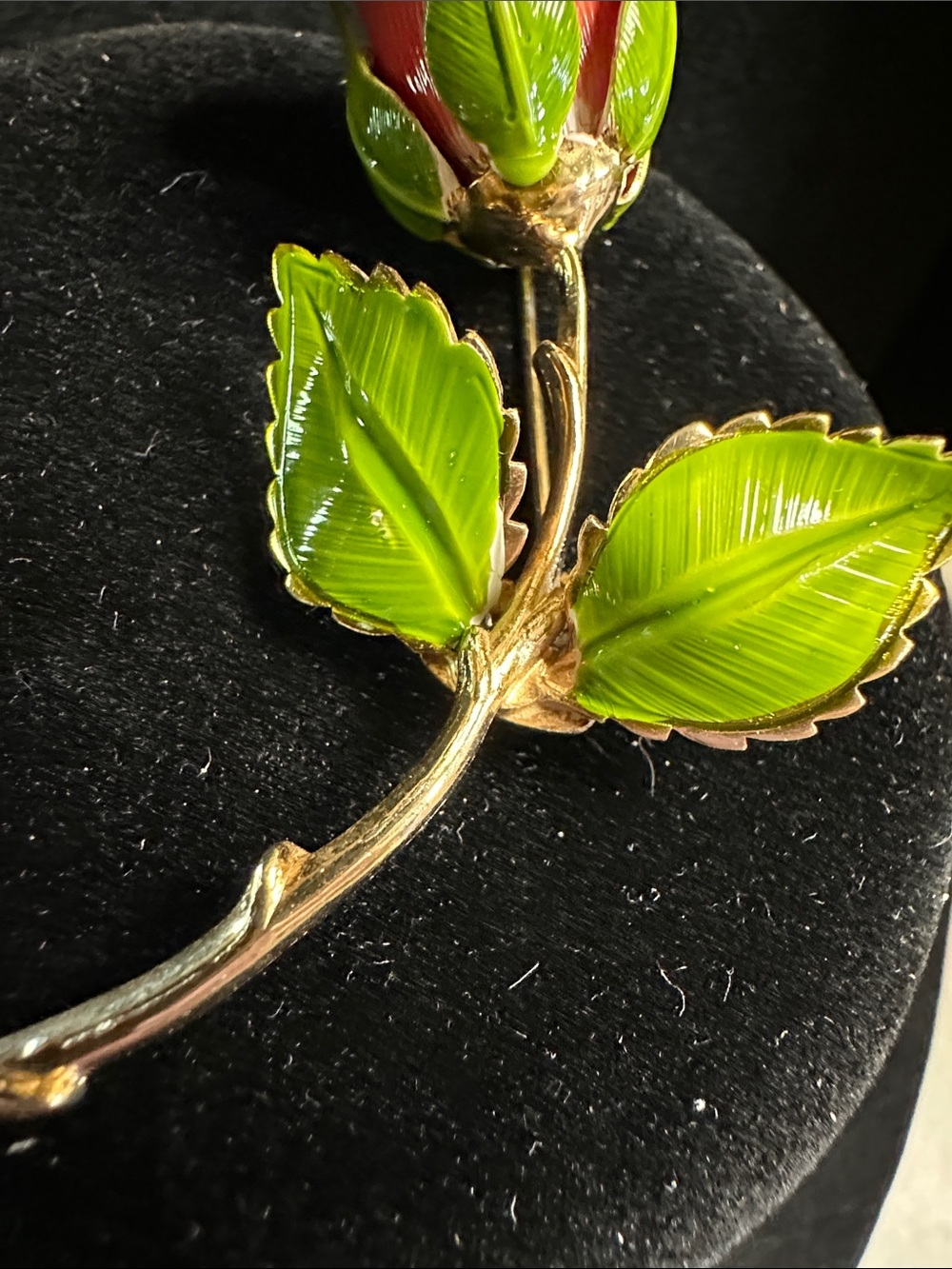 Vintage Giovanni Red Enamel Rosebud Brooch with Green Leaves - Picture 8 of 9